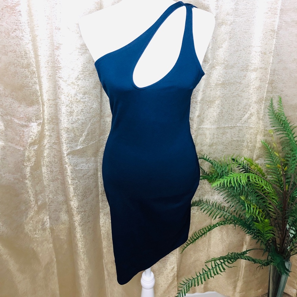 One shoulder sexy dress